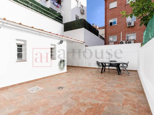 Planta baja en venta en Madrid, San Isidro. BAJO CON AMPLIO PATIO LISTO PARA ENTRAR A VIVIR EN SAN ISIDRO. Plantas bajas.