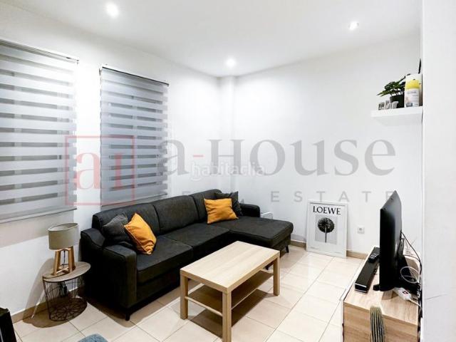 Planta baja en venta en Madrid, Pacífico. PLANTA BAJA CON PATIO PRIVATIVO EN BUEN ESTADO EN LA ZONA DE PACÍFICO. Plantas bajas.