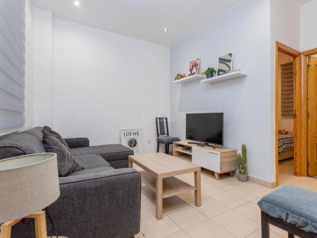 Planta baja en venta en Madrid, Pacífico. WGI INMOBILIARIA VENDE EN EXCLUSIVA este fantástico BAJO en la zona de PACÍFICO, una excelente oportunidad para vivir o invertir e. Plantas bajas.