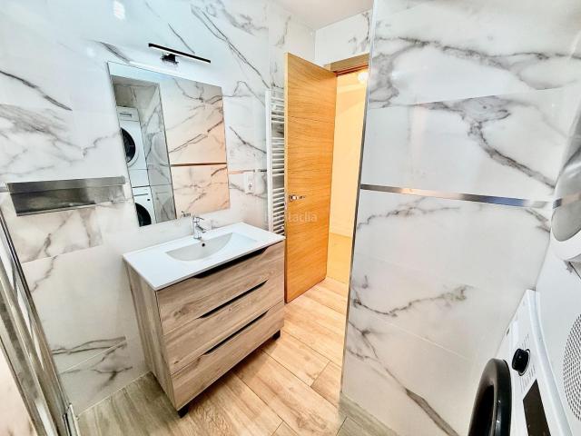 Planta baja en venta en Madrid, Pueblo Nuevo. Piso de 3 dormitorios parcialmente reformado junto al Parque Arriaga Madrid. Plantas bajas.