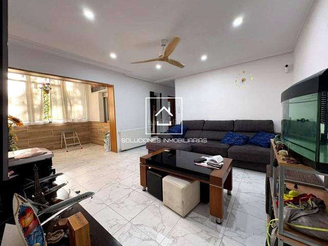 Planta baja en venta en Madrid, Rejas. VIVIENDA EN VENTA AVENIDA QUINTA. Plantas bajas.