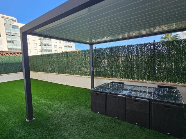 Planta baja en venta en Málaga, El Consul Ciudad Universitaria El Romeral. Bajo con jardines privados a la venta en zona TEATINOS MÁLAGA. Plantas bajas.