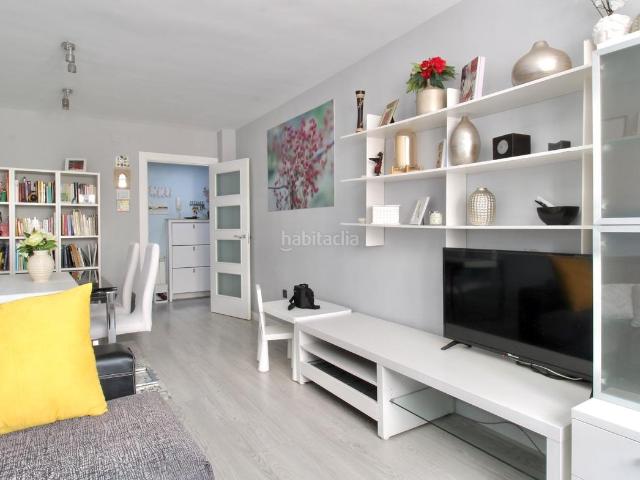 Planta baja en venta en Maracena. Piso de 3 dormitorios con garaje y numerosas mejoras junto al Metro de Maracena. Plantas bajas.