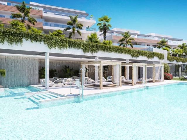 Planta baja en venta en Marbella, Alto de los Monteros. ELEGANTE RESIDENCIAL CON IMPRESIONANTES VISTAS AL MAR. Plantas bajas.