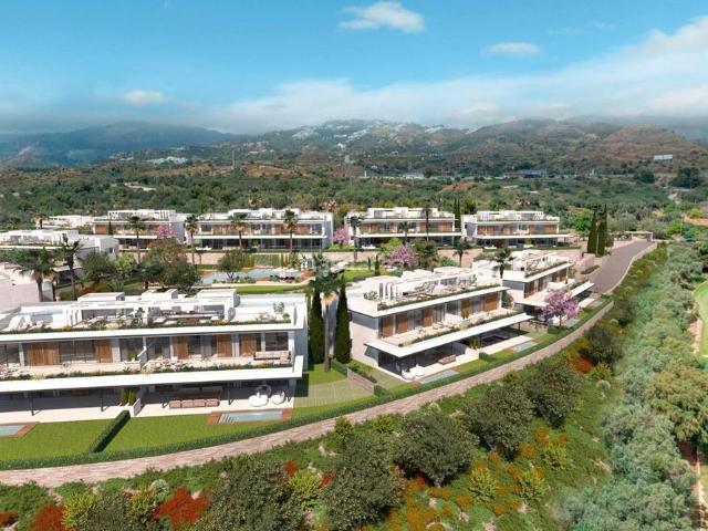 Planta baja en venta en Marbella, Bahía de Marbella. Apartamento planta baja de 4 dormitorios, 4 baños, piscina y jardín. Santa Clara Golf, Marbella. Plantas bajas.