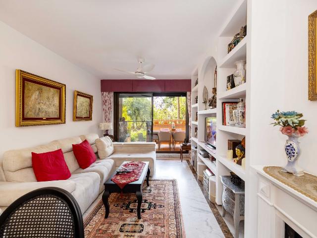 Planta baja en venta en Marbella, La Carolina Guadalpín. Apartamento en Costa Nagüeles, Milla de Oro. Plantas bajas.