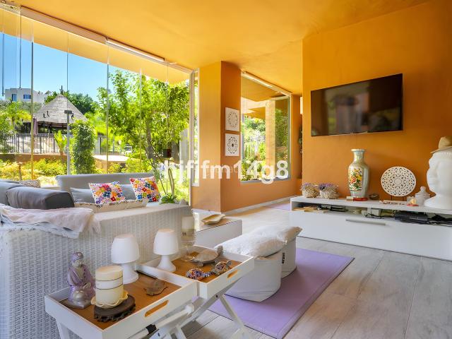 Planta baja en venta en Marbella, Los Naranjos. Apartamento en Planta Baja en Nueva Andalucía. Plantas bajas.