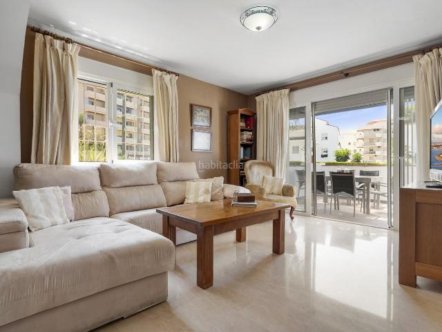 Planta baja en venta en Marbella, Nueva Andalucía centro. NUEVA ANDALUCIA WALKING DISTANCE TO PUERTO BANUS APARTAMENTO DE 3 DORMITORIOS. Plantas bajas.