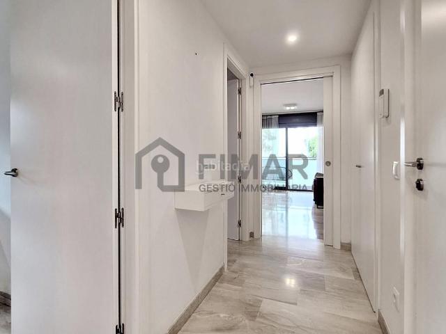 Planta baja en venta en Mataró, Centre. 2 hab, terraza, parking y trastero en Mataró. Plantas bajas.