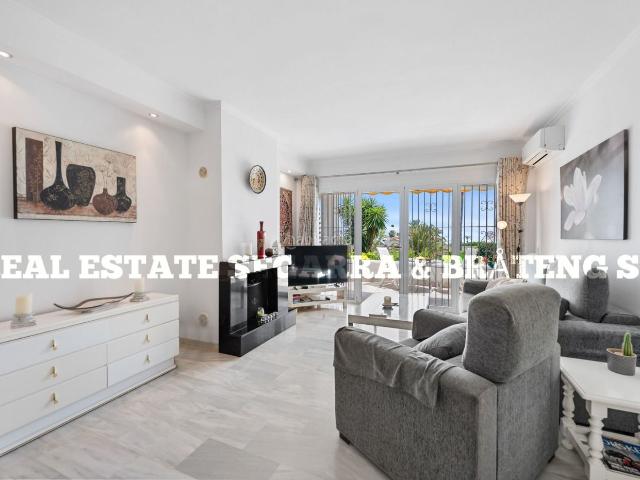 Planta baja en venta en Mijas, Calahonda. Se vende piso de 2 dormitorios en planta baja en «Jardines de Calahonda». Plantas bajas.