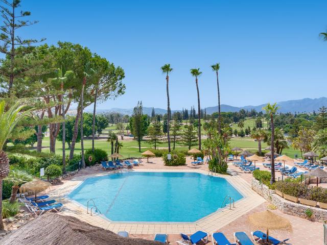 Planta baja en venta en Mijas, Mijas Golf. Impresionante apartamento de tres dormitorios, reformado en planta baja situado dentro del codiciado Club de Campo de Matchroom en. Plantas bajas.