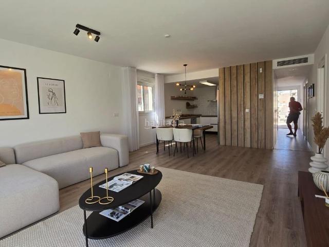 Planta baja en venta en Monforte del Cid. VIVIENDA CON PISCINA, 54 M2 de TERRAZA. Plantas bajas Monforte del.