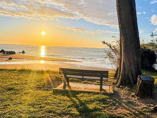Planta baja en venta en Noja, Ris. Exclusivo Bajo con Jardín Privado a Pocos Pasos de la Playa de Ris. Noja. Plantas bajas.
