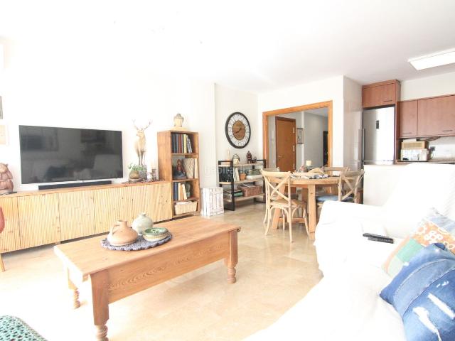 Planta baja en venta en Olesa de Montserrat. PISO CON ESPECTACULAR TERRAZA DE 62 m² Y PLAZA DE APARCAMIENTO EN EL CENTRO DE OLESA DE MONTSERRAT. Plantas bajas Olesa de.