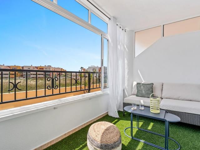 Planta baja en venta en Orihuela, Zeniamar Horizonte La Campana. Ubicado en el corazoacuten de Playa Flamenca, en el sur de la Costa Blanca, este bonito apartamento reformado ofrece la combinacio.