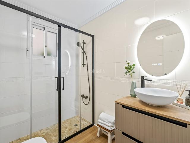 Planta baja en venta en Orihuela, Zeniamar Horizonte La Campana. Ubicado en el corazoacuten de Playa Flamenca, en el sur de la Costa Blanca, este bonito apartamento reformado ofrece la combinacio.