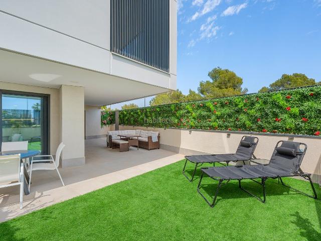 Planta baja en venta en Orihuela, Campoamor. Descubra este acogedornbspapartamento moderno en planta baja ubicado en una prestigiosa urbanizaciónnbspen Campoamor, una de las z. Plantas bajas.