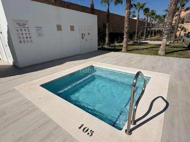Planta baja en venta en Orihuela, Los Almendros. Fantástico piso en planta baja en Villa Martin con piscina comunitaria. Plantas bajas.