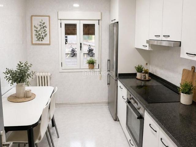 Planta baja en venta en Pamplona Iruña, Chantrea. Buscas una inversión segura desde el primer día?. Plantas bajas Pamplona.