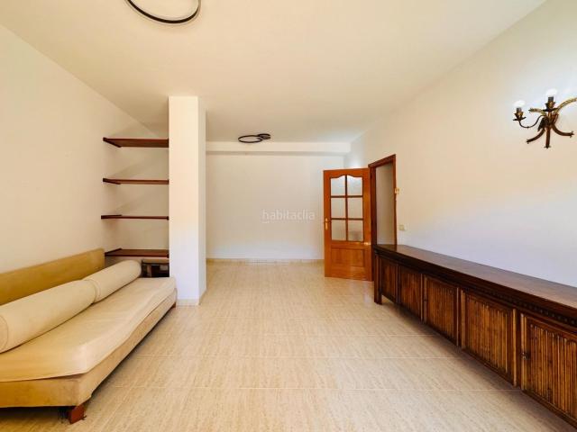 Planta baja en venta en Palamós, Avinguda Catalunya Costa Brava. PALAMÓS PLANTA BAJA CON TERRAZA EN MUY BUEN ESTADO ZONA AV. CATALUNYA. Plantas bajas.