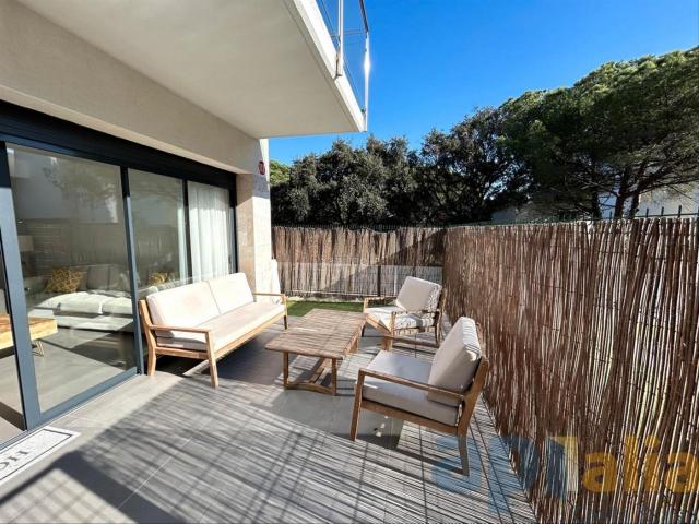 Planta baja en venta en Palamós, La Fosca Cala Margarida Costa Brava. PLANTA BAJA CON PISCINA EN LA FOSCA PALAMÓS. Plantas bajas.
