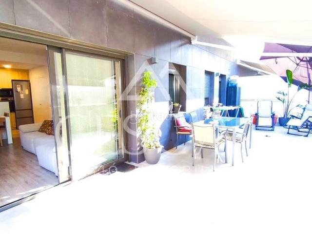 Planta baja en venta en Pallejà. PISO EN PALLEJÀ CON PISCINA COMUNITARIA Y TERRAZA DE 35M2. Plantas bajas.