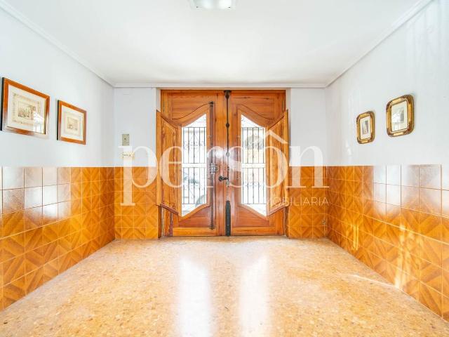 Planta baja en venta en Paterna, Centro Ciudad. EXCLUSIVA Vivienda en planta baja con gran patio de 375 m en el centro de Paterna. Plantas bajas.