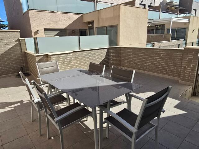 Planta baja en venta en Pilar de la Horadada, Torre de la Horadada. LAV Real Estate presenta esta luminosa y cuidada vivienda situada en una tranquila comunidad residencial con amplias zonas ajardin.