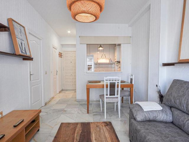Planta baja en venta en Rincón de la Victoria, La Cala del Moral. OPORTUNIDAD EN LA CALA DEL MORAL! LUMINOSO APARTAMENTO EN URBANIZACIÓN PRIVADA CON PISCINA Y ZONAS AJARDINADAS. Plantas bajas Rincón.