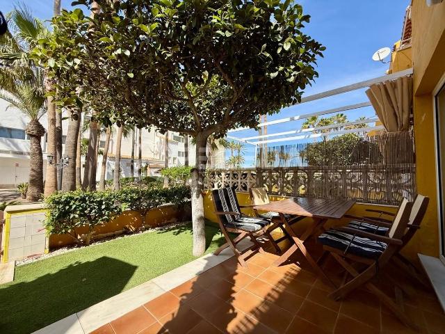 Planta baja en venta en Roquetas de Mar, El Sabinar Urbanizaciones Las Marinas Playa Serena. Se vende precioso apartamento con jardín privado a 50 metros de la playa en Residencial Los Mangos.