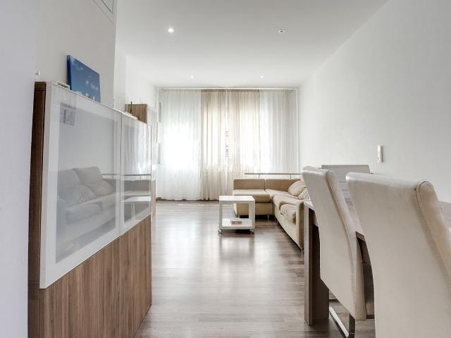 Planta baja en venta en Sant Adrià de Besòs, Sant Adrià Nord. Fantástica planta baja reformada. Plantas bajas Sant Adrià de.