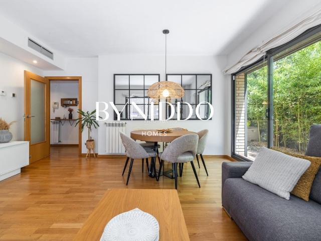 Planta baja en venta en Sant Cugat del Vallès, Volpelleres. Espectacular planta baja esquinera con orientación sur. Plantas bajas Sant Cugat del.