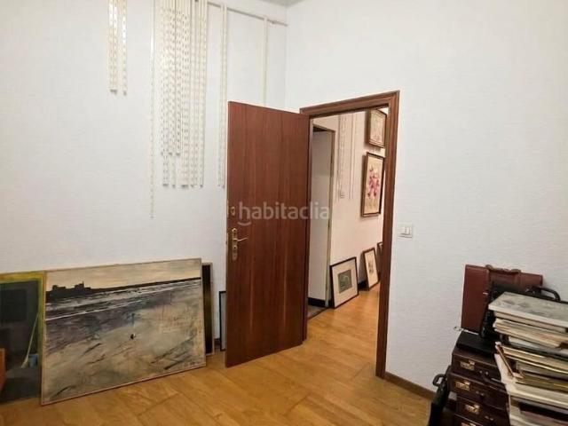 Planta baja en venta en Santander, Centro Ayuntamiento. Un espacio con historia en el corazón de Santander transforma una antigua galería en tu loft urbano. Plantas bajas.