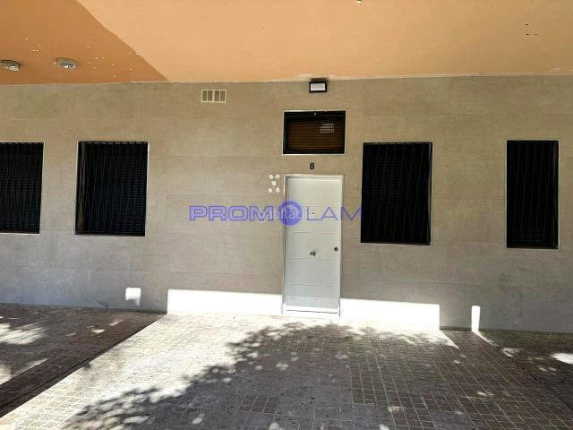 Planta baja en venta en Sevilla, Colores Entreparques. PISO EN PLANTA BAJA EN AVD DE LAS CIENCIAS. Plantas bajas.