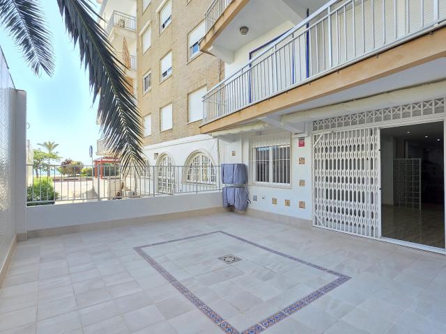Planta baja en venta. Las Tres Villas