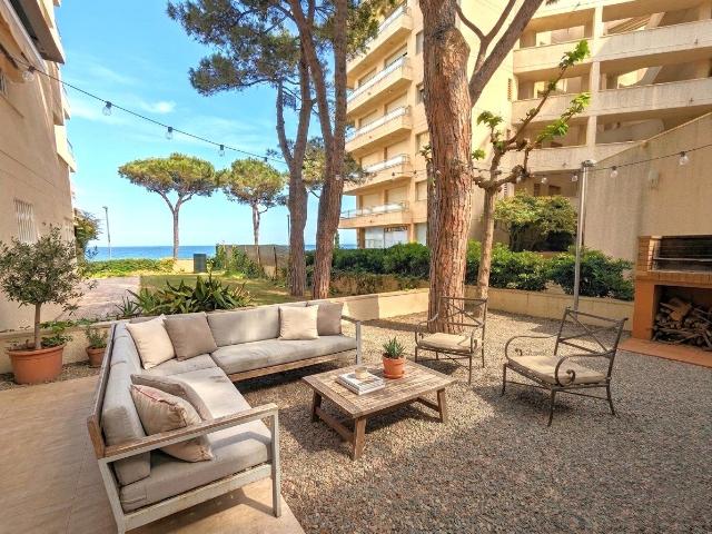 Planta baja en primera línea del paseo marítimo de Platja d’. 76m² Platja d'Aro