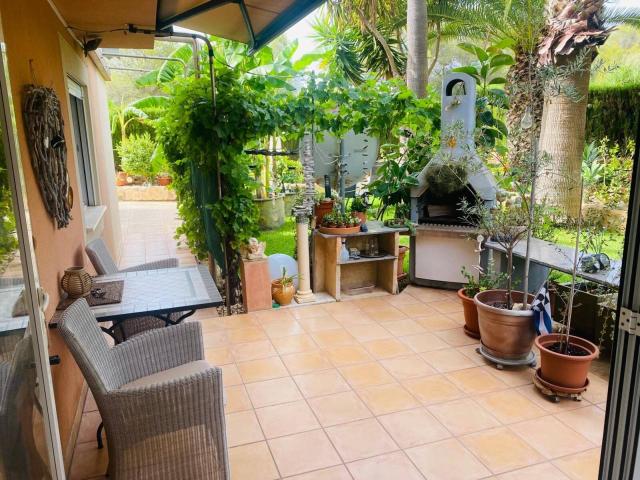PLANTA BAJA EN SA COMA CON SAUNA, JARDÍN, PISCINAS Y PARQUING PRIVADO