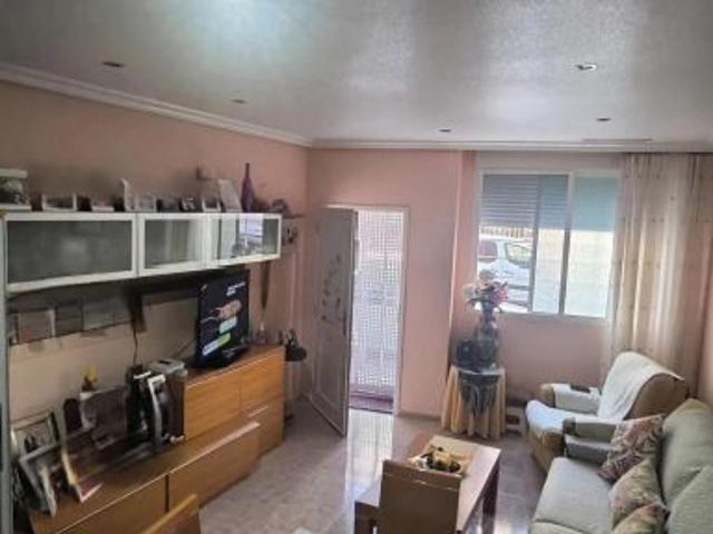 Planta baja en San Crispín, Elche – 3 habitaciones, terraza y garaje incluido