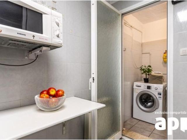 Planta baja impecable en Can Rull, sin barreras, 3 habitaciones y entorno residencial tranquilo