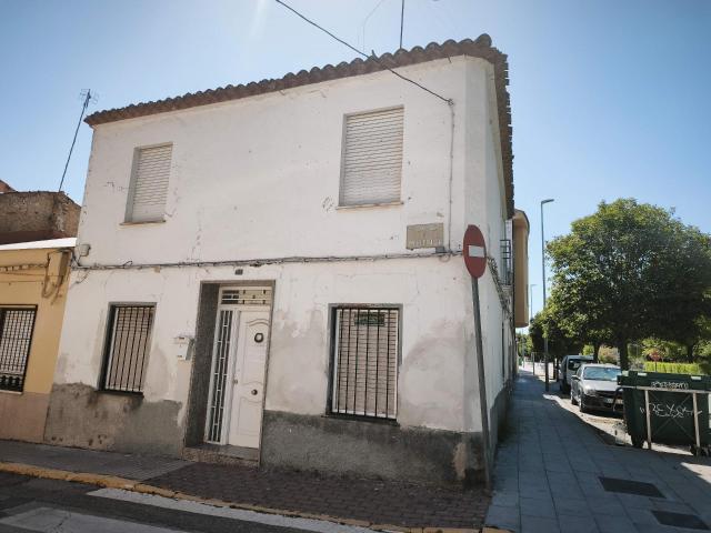 PLANTA BAJA PARA REFORMAR CON GARAJE CERRADO MUCHAS POSIBILIDADES
