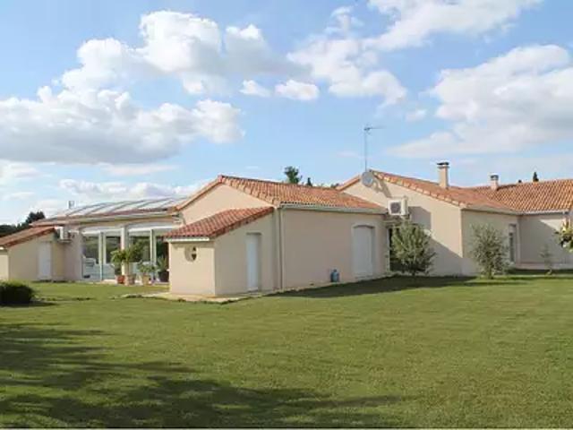 Pleumartin 86450 Achat / Vente maison 8 pièces t8 au dernier étage terrasse