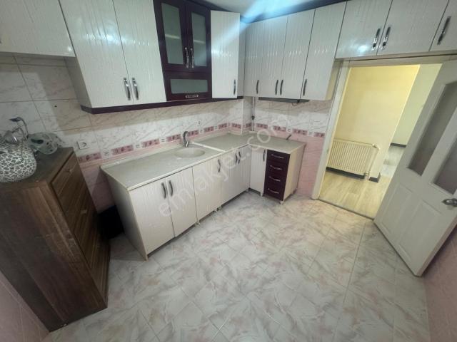 Plevne Mah. 3+1 Bağımsız E. Banyolu Yüksek Giriş Daire