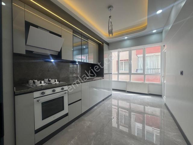 Plevne Mah. 3+1 Salon Bağımsız Ara Katta Full Yapılı Daire