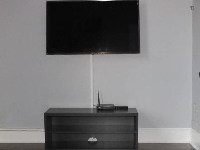 Pleasant 1 Bedroom Apartment close to Connolly Train Station