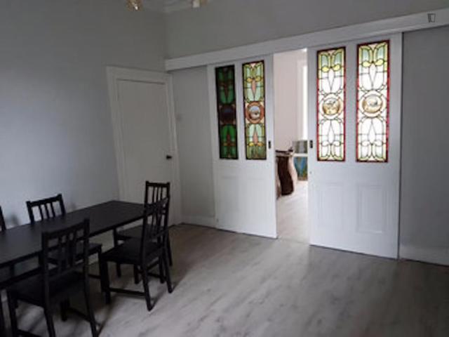 Pleasant bedroom next to Drumcondra station