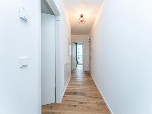 Pleasant double bedroom with balcony next to Hohenzollerndamm train station