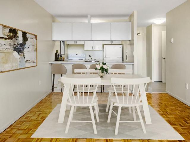 Pleasant Park Studio Apartment for Rent at 2035 Pleasant Park Place South Apts, Ottawa, ON K1G 3P6 Alta Vista