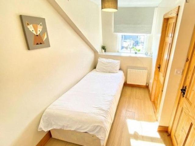 Pleasant single ensuite bedroom near University College Cork