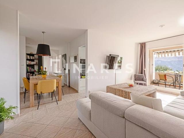 PLEIN CAP Appartement T5 de 93 m2 Terrasse Stationnement Vue Cap Canaille et mer 13260 CASSIS