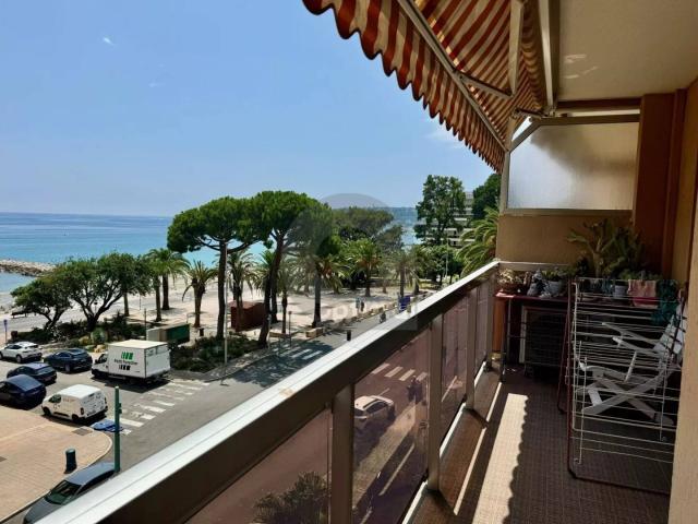 PLEIN CENTRE 50 M BORD DE MER BEL APPARTEMENT 3 PIÈCES PAR